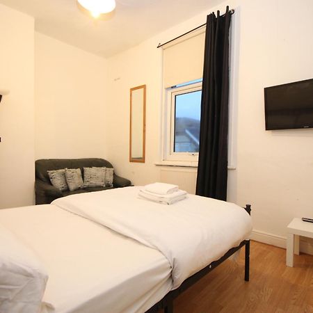 Barton Seaview, Self Catering Studio Apartments, Promenade & Central Beach Location, Families, Couples Or 23 Years Plus Only, Free Parking Blackpool Buitenkant foto