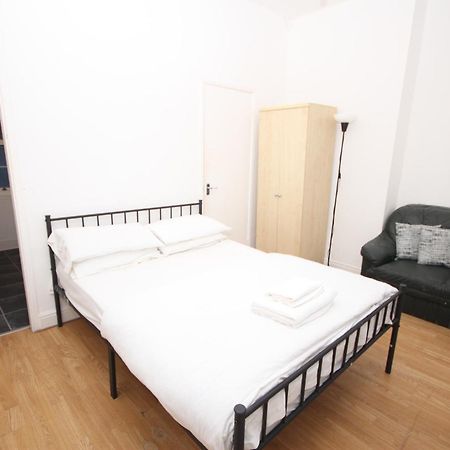 Barton Seaview, Self Catering Studio Apartments, Promenade & Central Beach Location, Families, Couples Or 23 Years Plus Only, Free Parking Blackpool Buitenkant foto