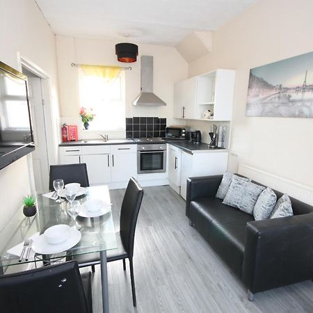 Barton Seaview, Self Catering Studio Apartments, Promenade & Central Beach Location, Families, Couples Or 23 Years Plus Only, Free Parking Blackpool Buitenkant foto