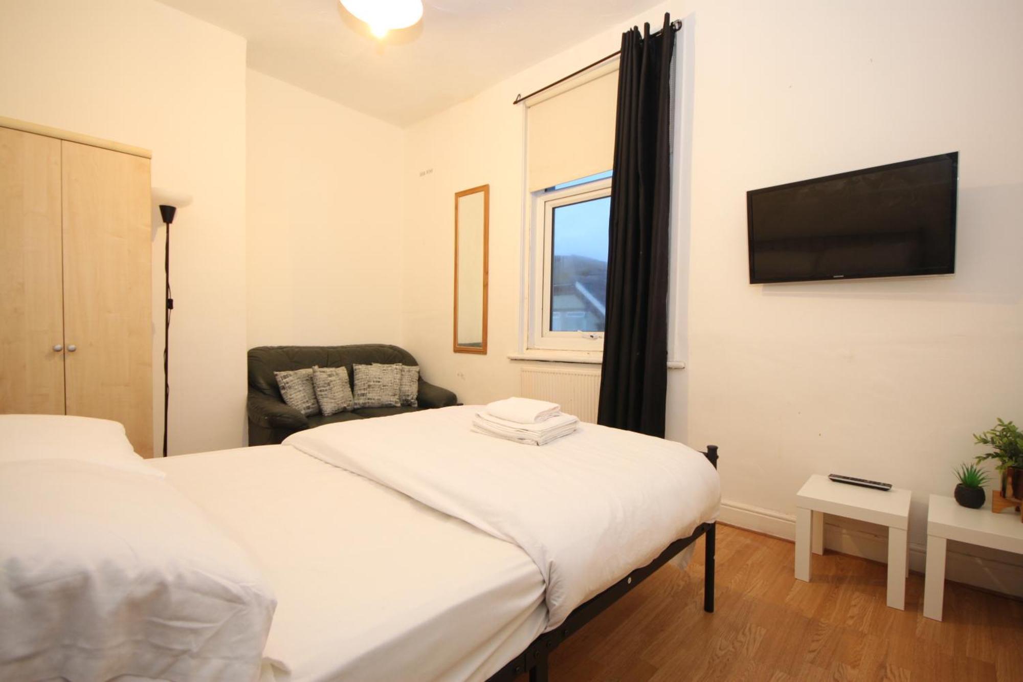 Barton Seaview, Self Catering Studio Apartments, Promenade & Central Beach Location, Families, Couples Or 23 Years Plus Only, Free Parking Blackpool Buitenkant foto