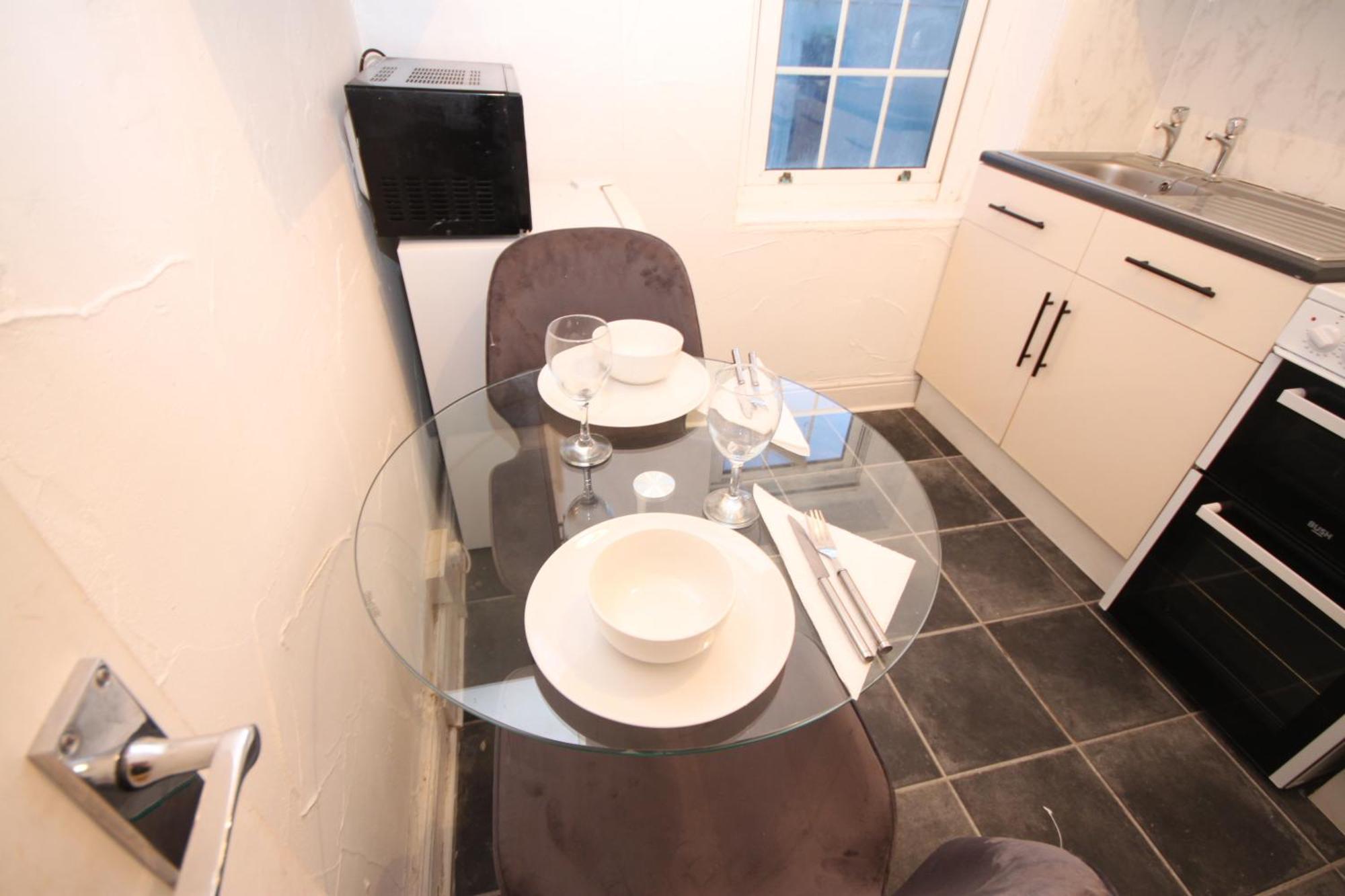 Barton Seaview, Self Catering Studio Apartments, Promenade & Central Beach Location, Families, Couples Or 23 Years Plus Only, Free Parking Blackpool Kamer foto