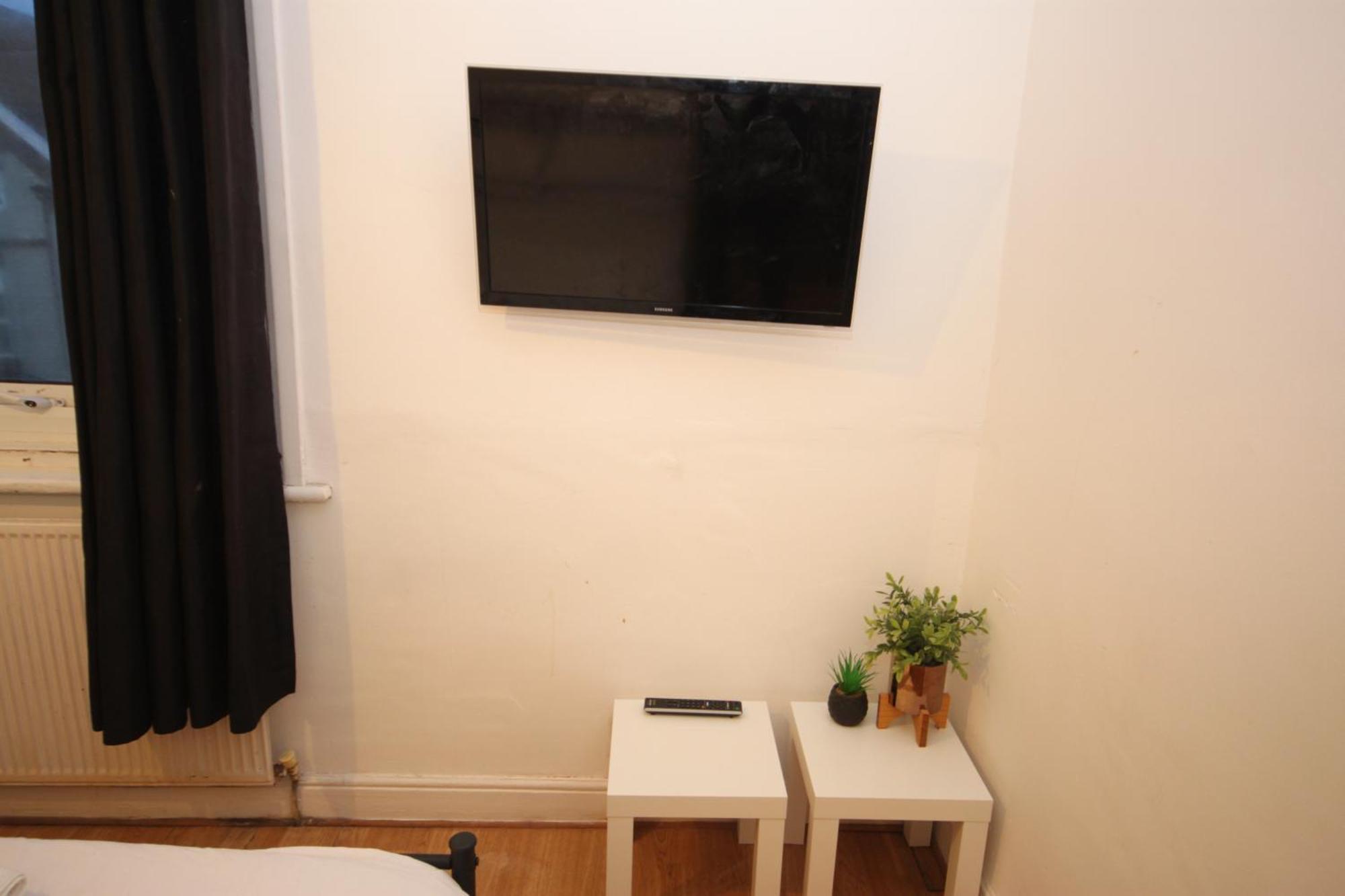 Barton Seaview, Self Catering Studio Apartments, Promenade & Central Beach Location, Families, Couples Or 23 Years Plus Only, Free Parking Blackpool Kamer foto