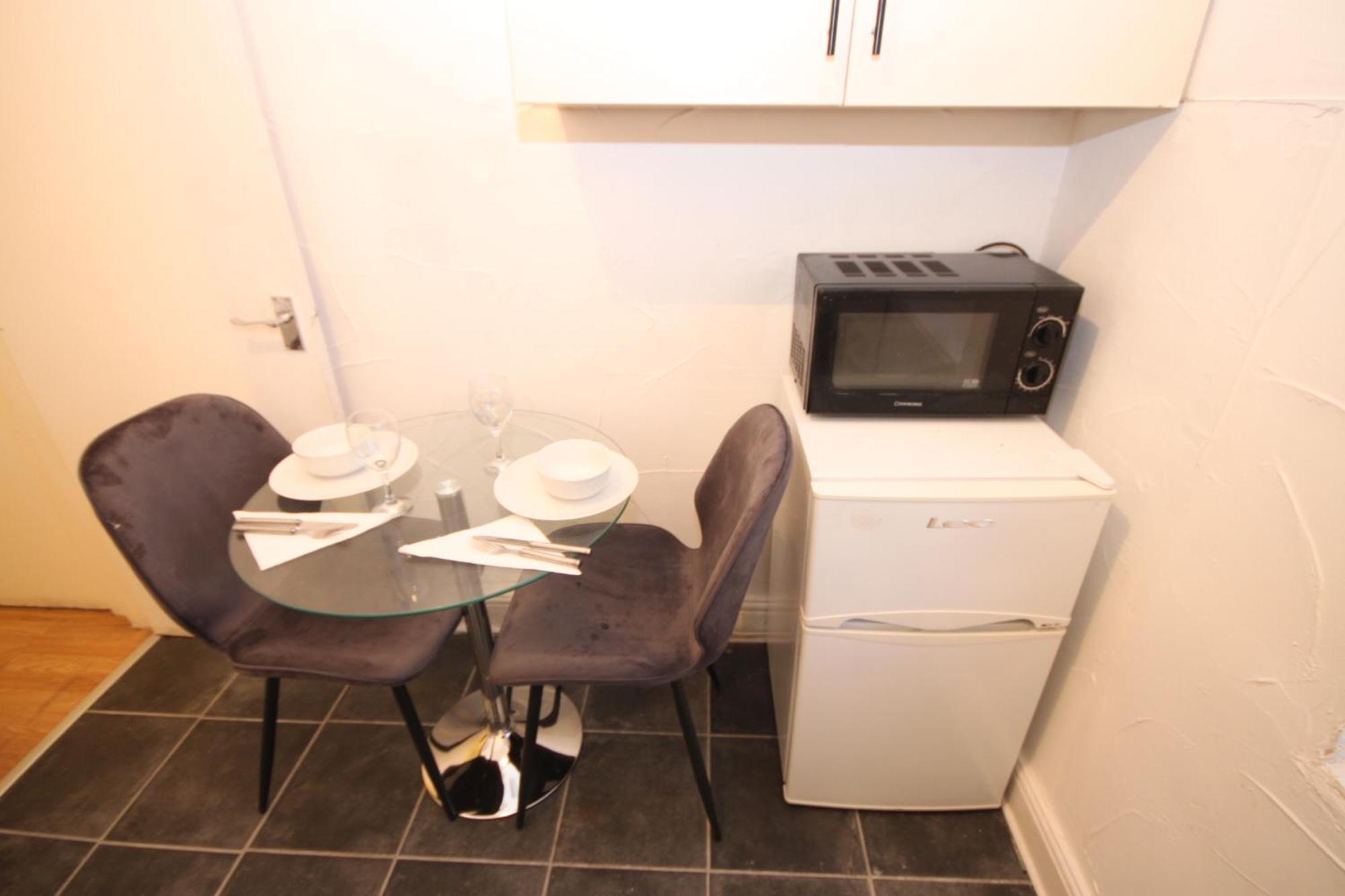 Barton Seaview, Self Catering Studio Apartments, Promenade & Central Beach Location, Families, Couples Or 23 Years Plus Only, Free Parking Blackpool Kamer foto