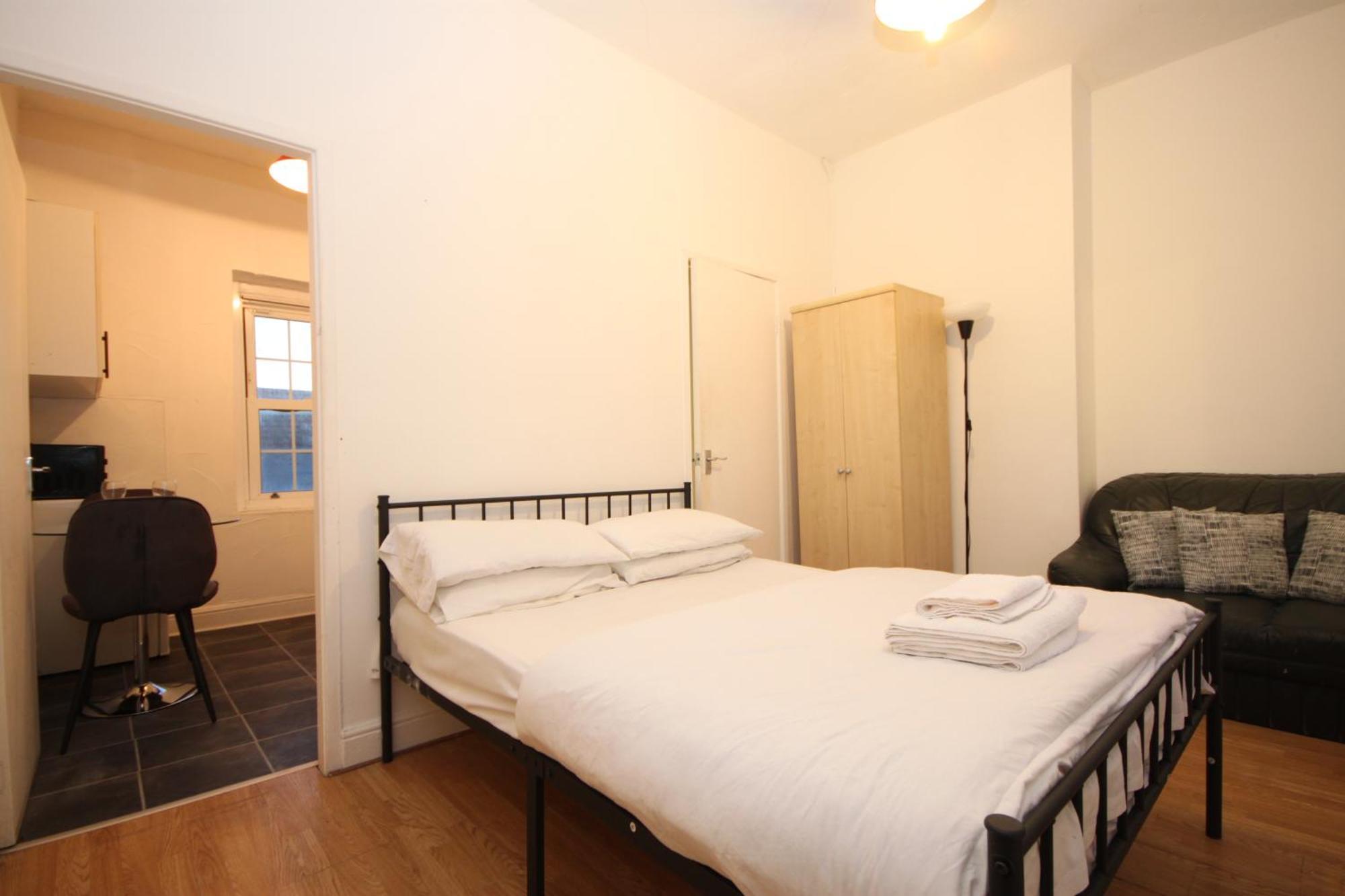 Barton Seaview, Self Catering Studio Apartments, Promenade & Central Beach Location, Families, Couples Or 23 Years Plus Only, Free Parking Blackpool Kamer foto