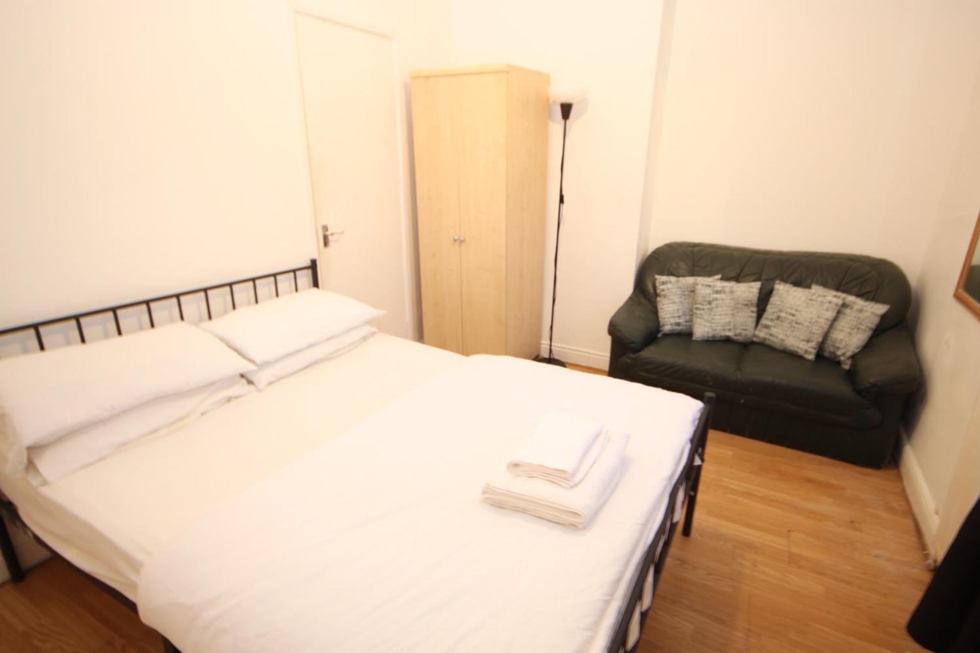 Barton Seaview, Self Catering Studio Apartments, Promenade & Central Beach Location, Families, Couples Or 23 Years Plus Only, Free Parking Blackpool Buitenkant foto