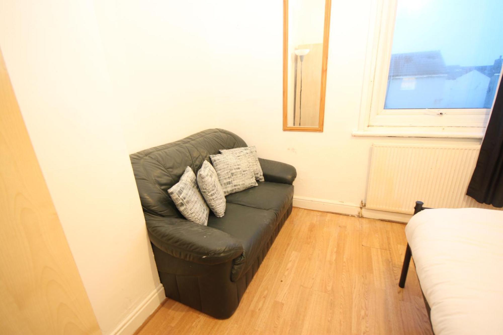 Barton Seaview, Self Catering Studio Apartments, Promenade & Central Beach Location, Families, Couples Or 23 Years Plus Only, Free Parking Blackpool Kamer foto