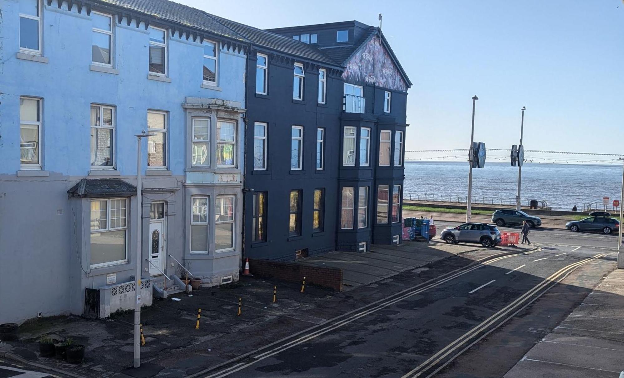 Barton Seaview, Self Catering Studio Apartments, Promenade & Central Beach Location, Families, Couples Or 23 Years Plus Only, Free Parking Blackpool Buitenkant foto