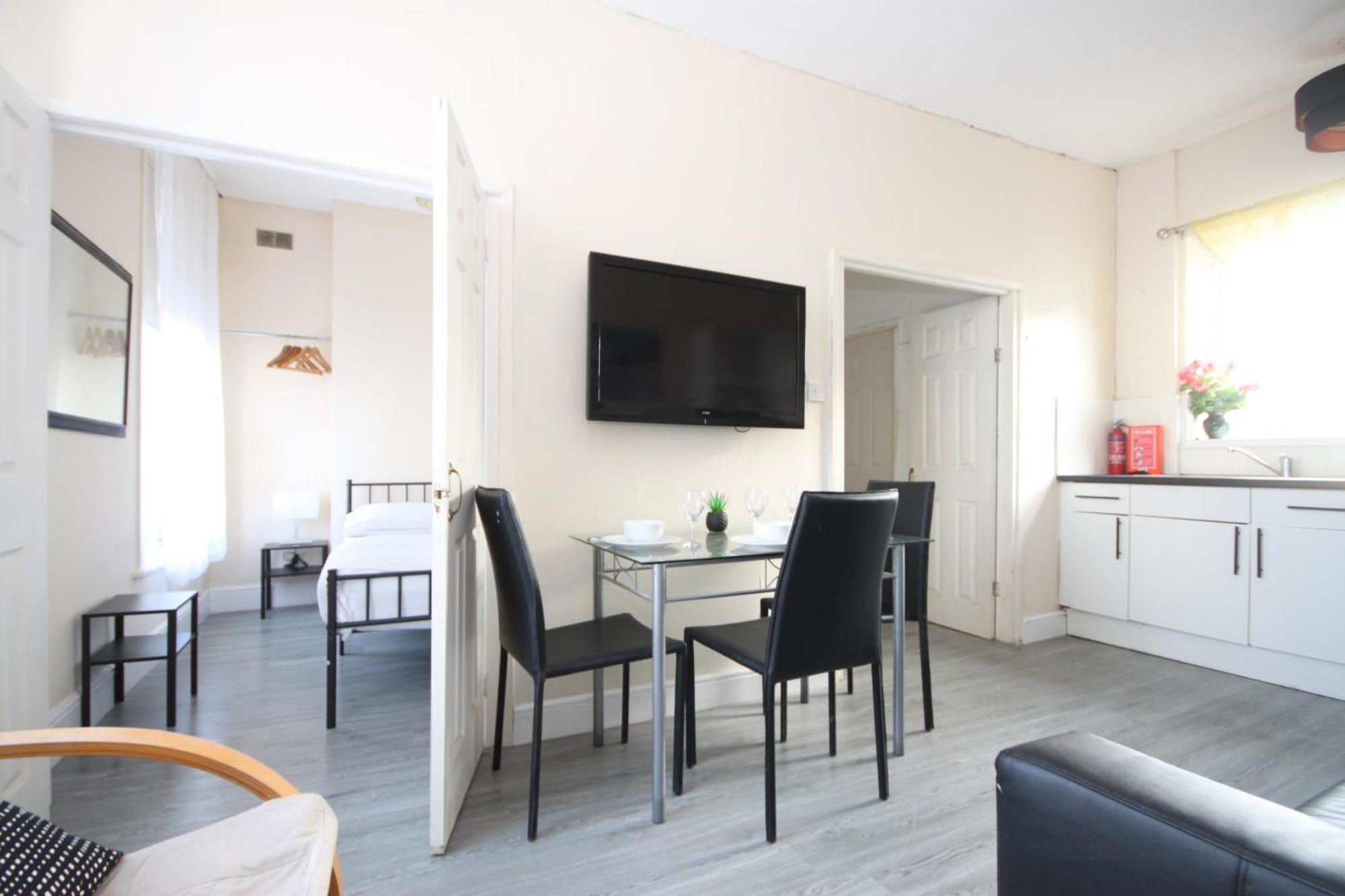 Barton Seaview, Self Catering Studio Apartments, Promenade & Central Beach Location, Families, Couples Or 23 Years Plus Only, Free Parking Blackpool Buitenkant foto