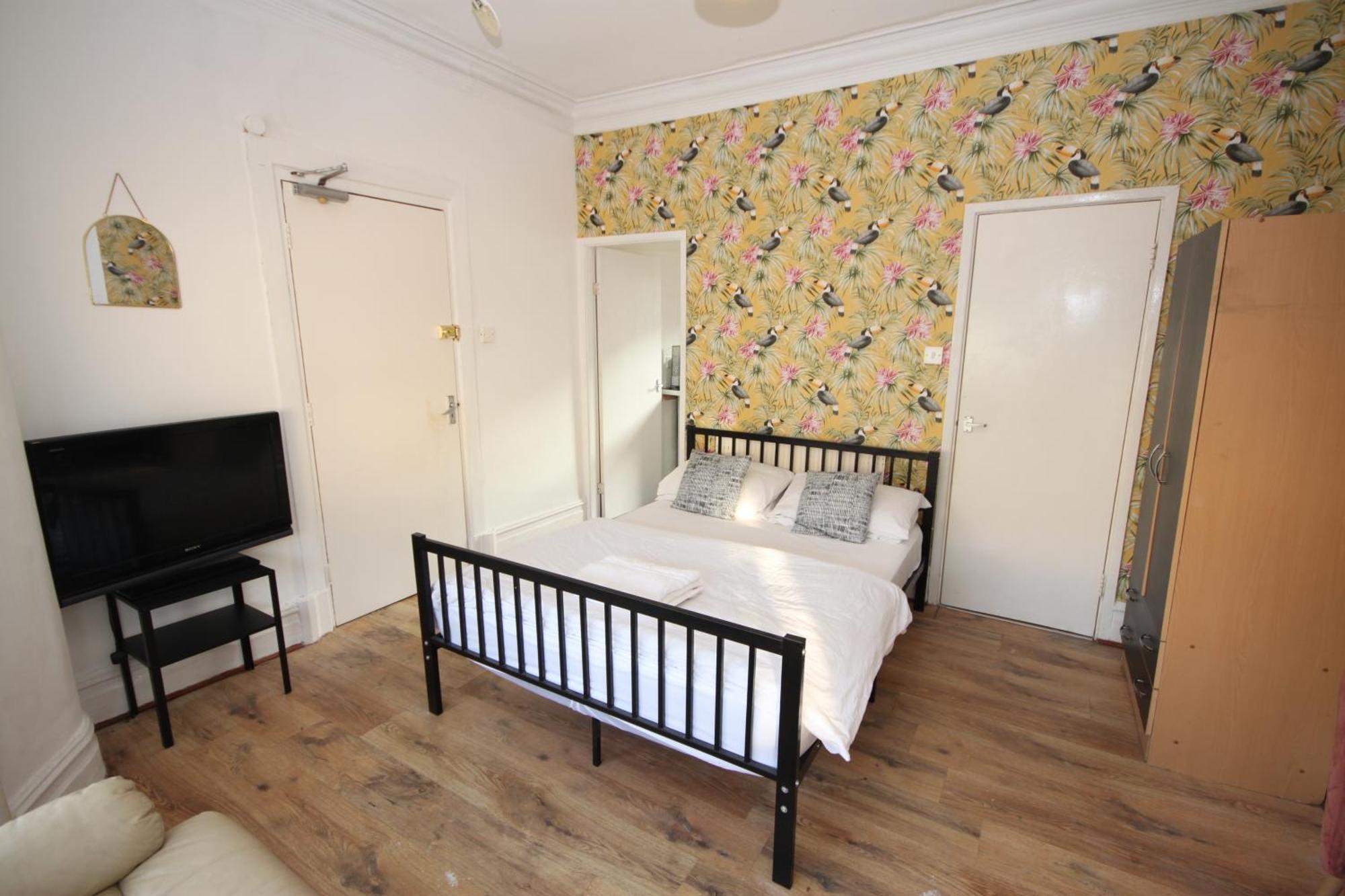 Barton Seaview, Self Catering Studio Apartments, Promenade & Central Beach Location, Families, Couples Or 23 Years Plus Only, Free Parking Blackpool Buitenkant foto