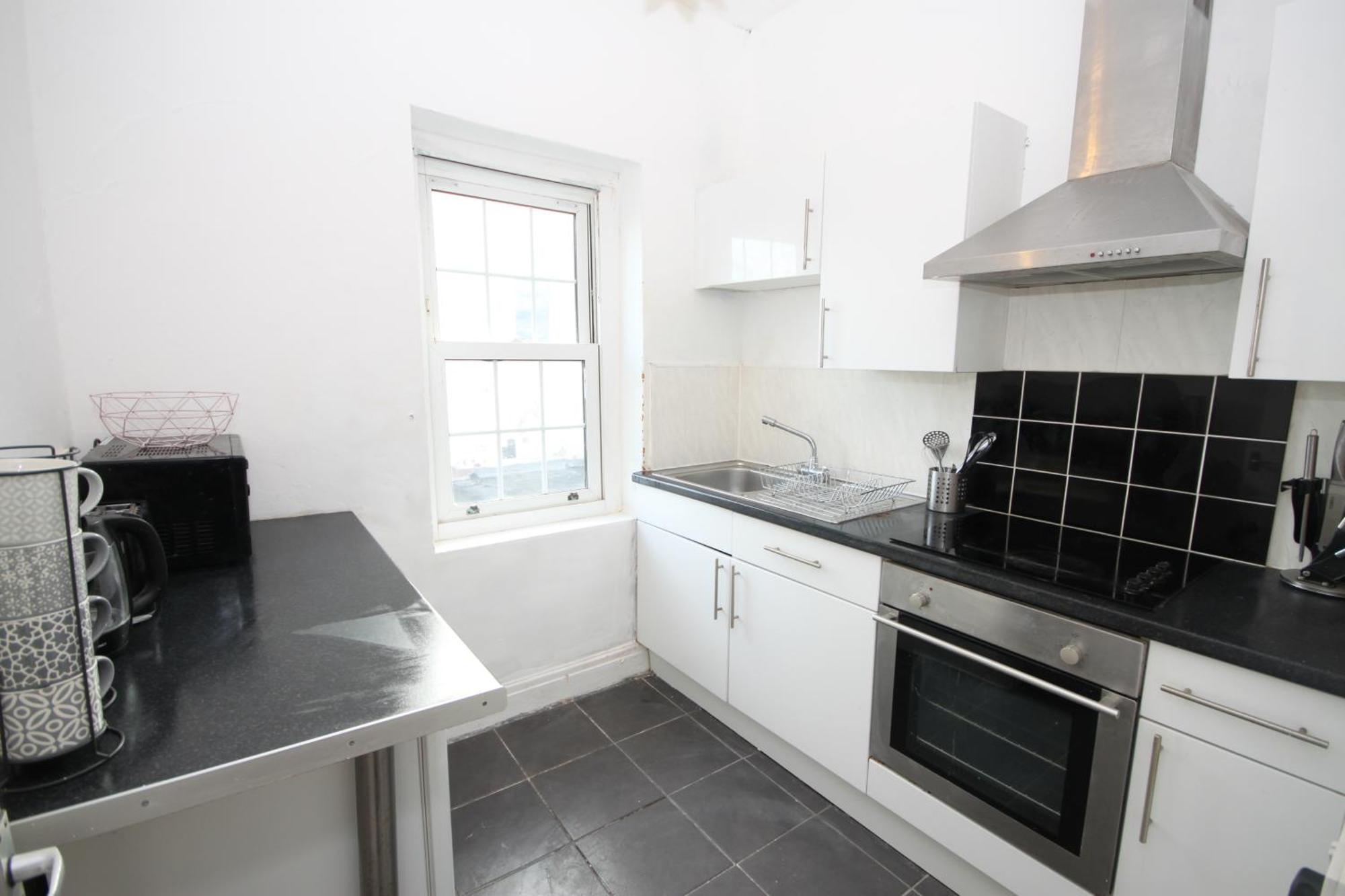 Barton Seaview, Self Catering Studio Apartments, Promenade & Central Beach Location, Families, Couples Or 23 Years Plus Only, Free Parking Blackpool Buitenkant foto