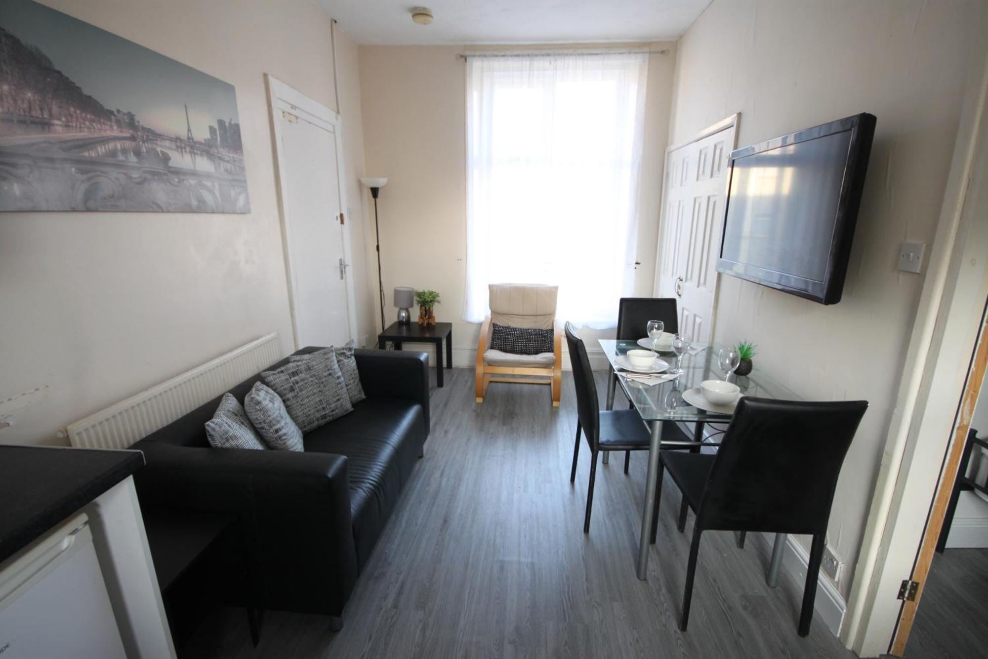 Barton Seaview, Self Catering Studio Apartments, Promenade & Central Beach Location, Families, Couples Or 23 Years Plus Only, Free Parking Blackpool Kamer foto