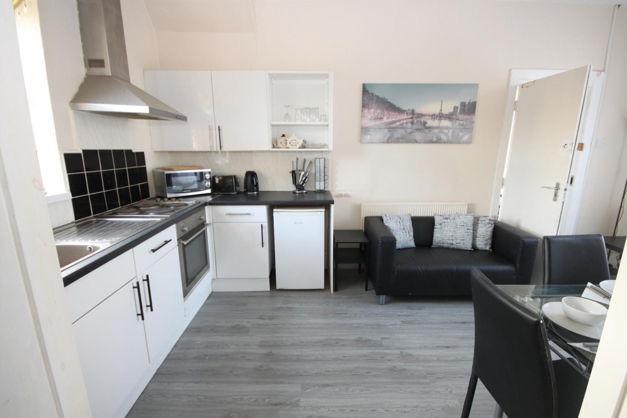 Barton Seaview, Self Catering Studio Apartments, Promenade & Central Beach Location, Families, Couples Or 23 Years Plus Only, Free Parking Blackpool Buitenkant foto