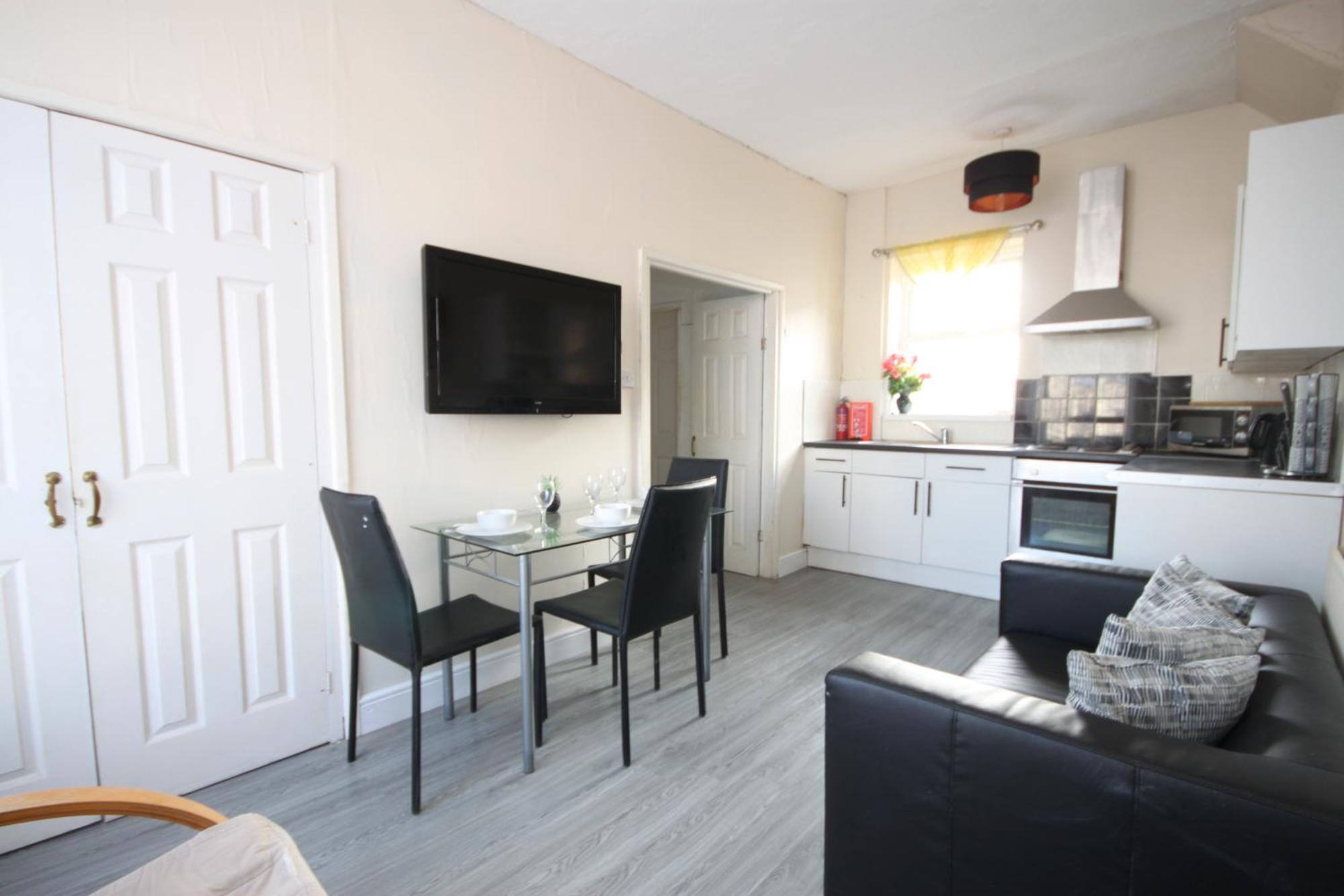 Barton Seaview, Self Catering Studio Apartments, Promenade & Central Beach Location, Families, Couples Or 23 Years Plus Only, Free Parking Blackpool Buitenkant foto