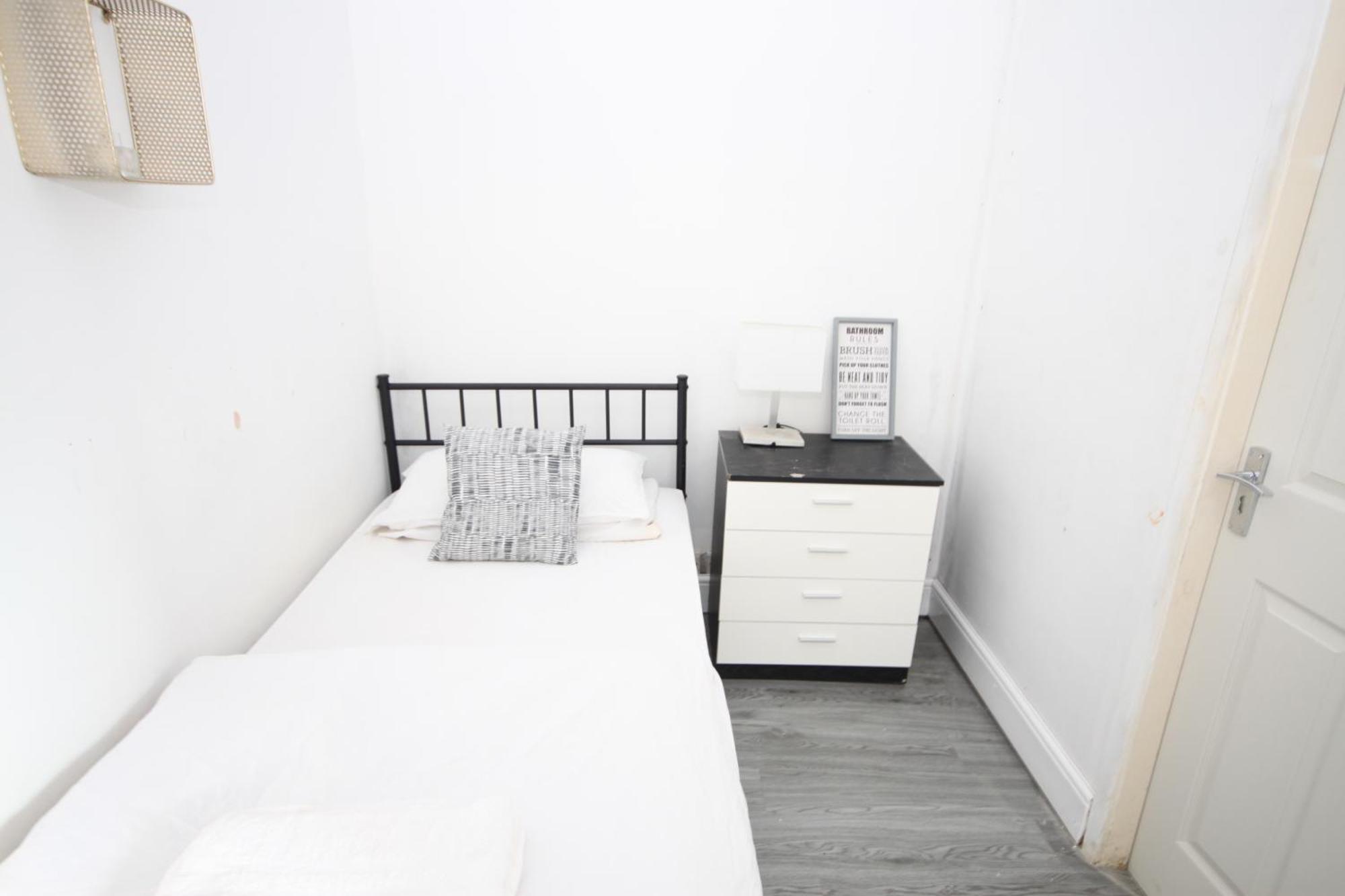 Barton Seaview, Self Catering Studio Apartments, Promenade & Central Beach Location, Families, Couples Or 23 Years Plus Only, Free Parking Blackpool Kamer foto