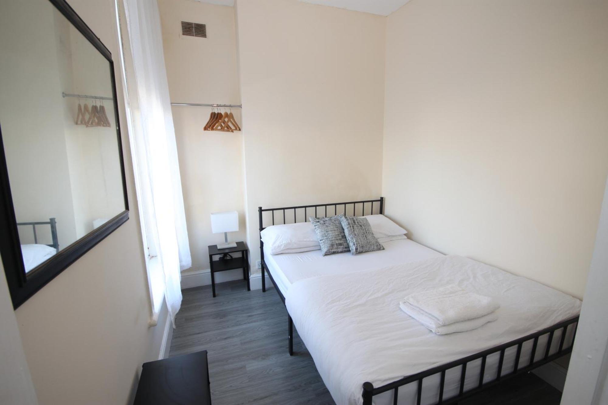 Barton Seaview, Self Catering Studio Apartments, Promenade & Central Beach Location, Families, Couples Or 23 Years Plus Only, Free Parking Blackpool Buitenkant foto