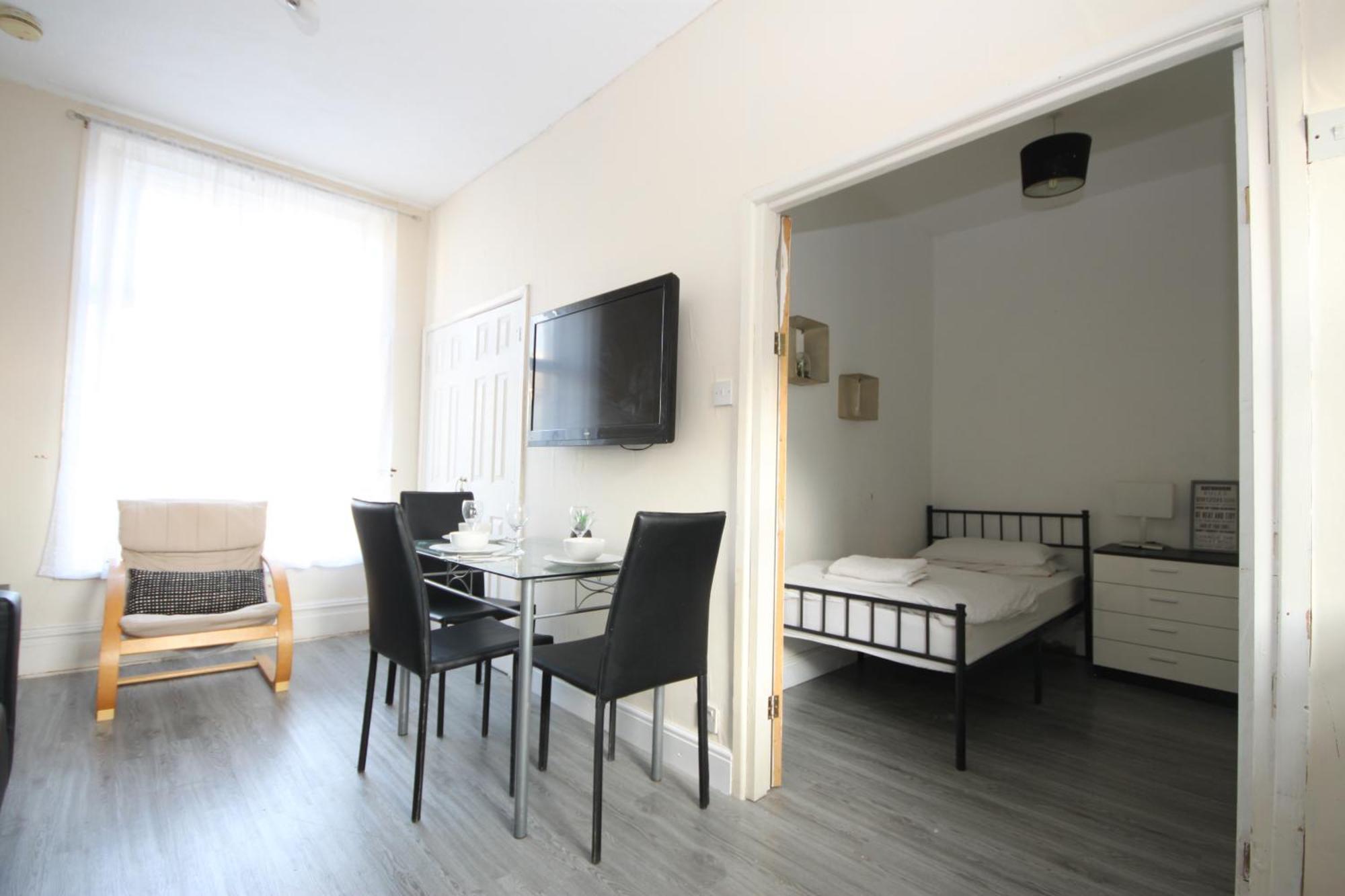 Barton Seaview, Self Catering Studio Apartments, Promenade & Central Beach Location, Families, Couples Or 23 Years Plus Only, Free Parking Blackpool Buitenkant foto