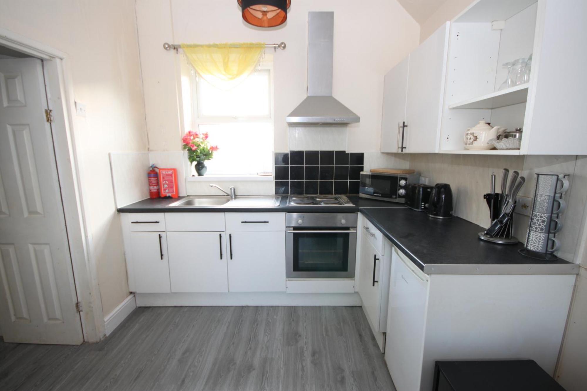 Barton Seaview, Self Catering Studio Apartments, Promenade & Central Beach Location, Families, Couples Or 23 Years Plus Only, Free Parking Blackpool Buitenkant foto